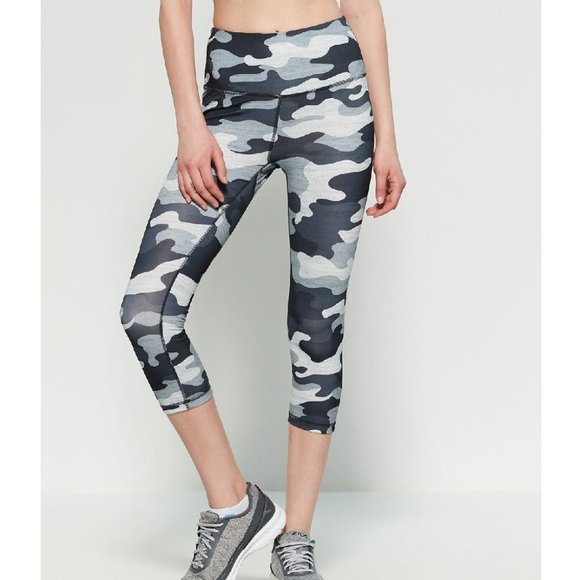 Reebok Performance Hi Waist Camo Capri Leggings XS NWT - Picture 1 of 6
